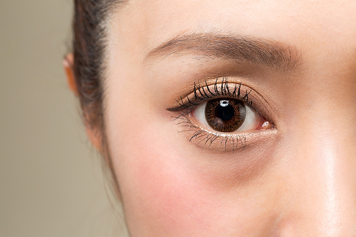 セルフケアで目を大きくする方法